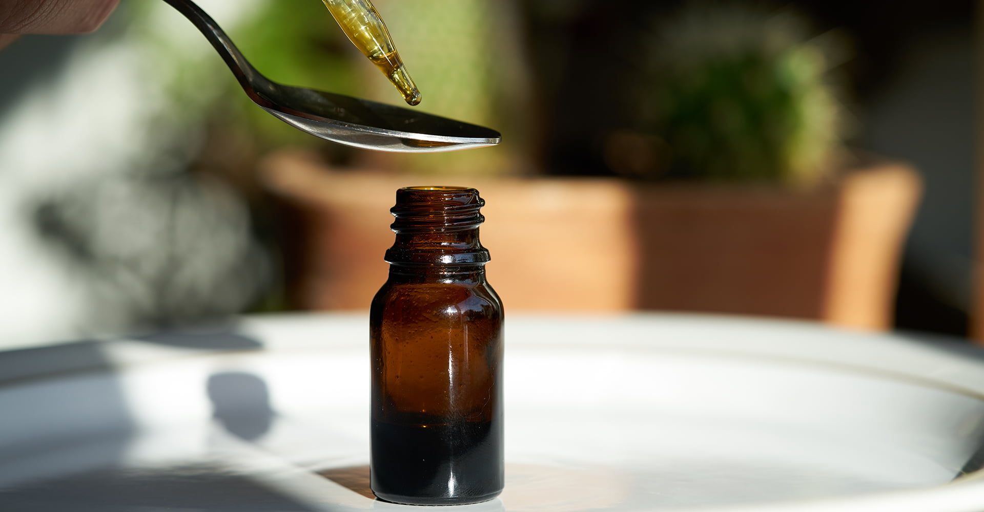 CBD Oil vs Tincture